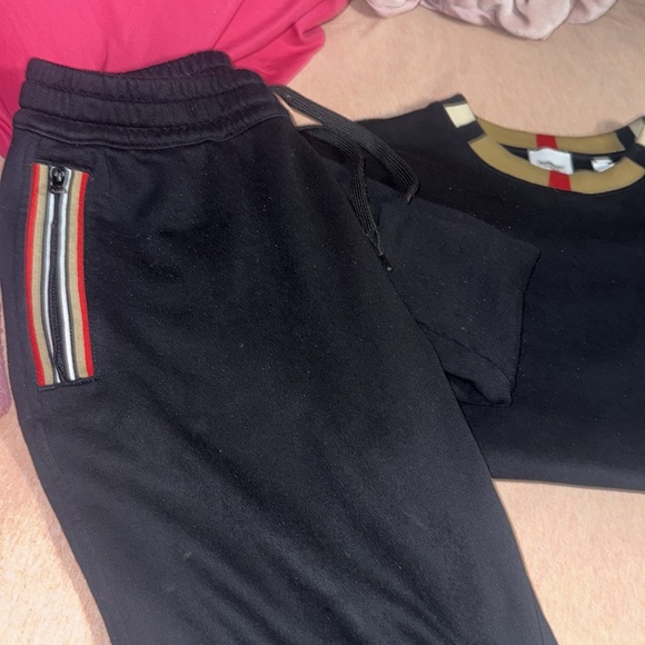 Men’s Medium Burberry Winter Crewneck & Jogger Set - Picture 2 of 7